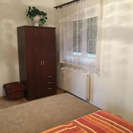 Vadrozsa Vendeghaz *