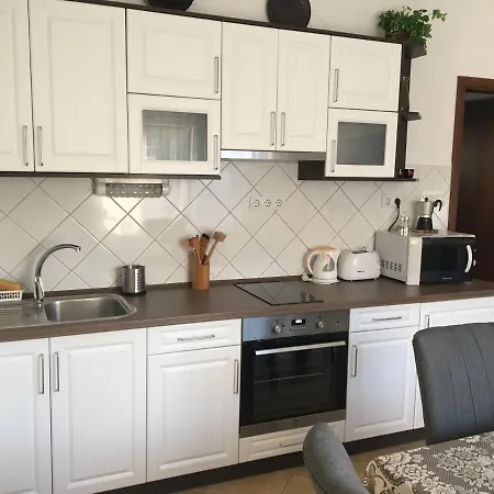 Vadrozsa Vendeghaz Penzion