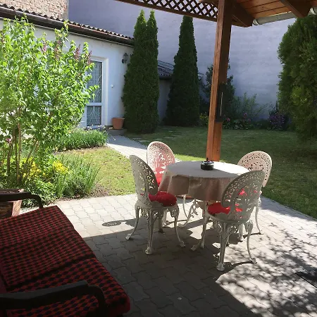 Vadrozsa Vendeghaz Penzion