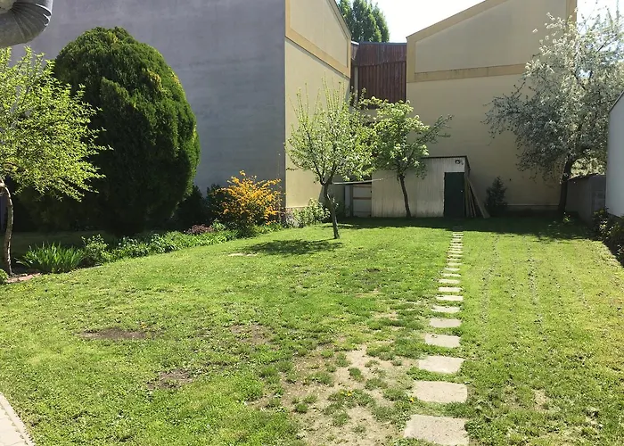 Vadrozsa Vendeghaz 게스트하우스