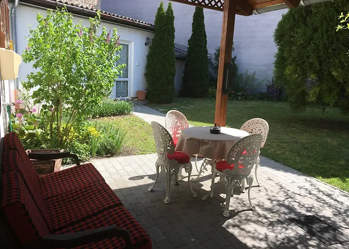 Vadrozsa Vendeghaz ゲストハウス